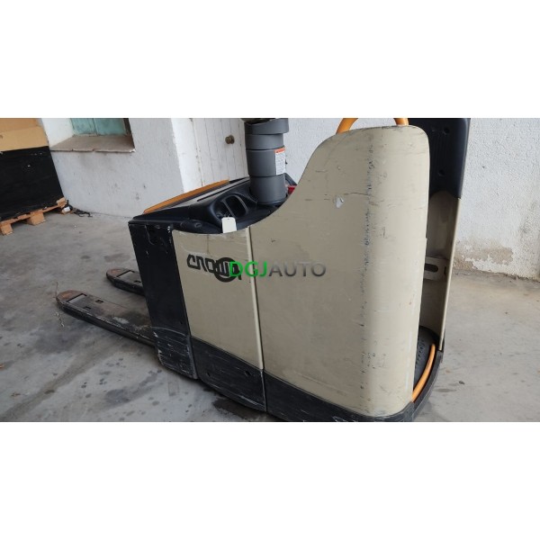 Transpalette electrique quai de chargement Crown WT 3040 series 1056H de 2015 capacité 2000KG avec son chargeur