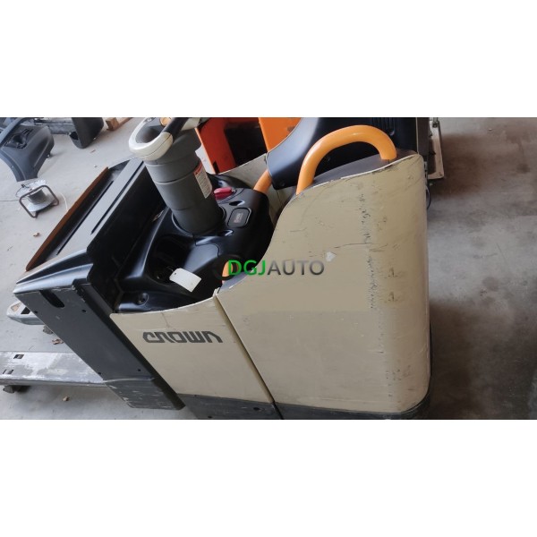 Transpalette electrique quai de chargement Crown WT 3040 series 1056H de 2015 capacité 2000KG avec son chargeur
