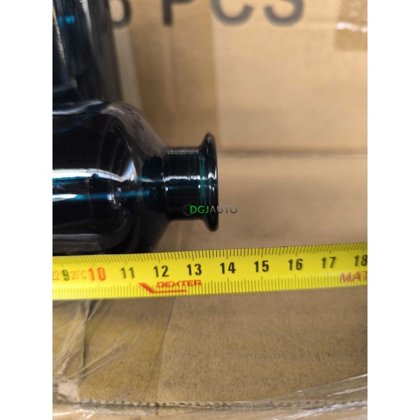 Lot 34 bouteilles flacon bleu en verre Maison Denis