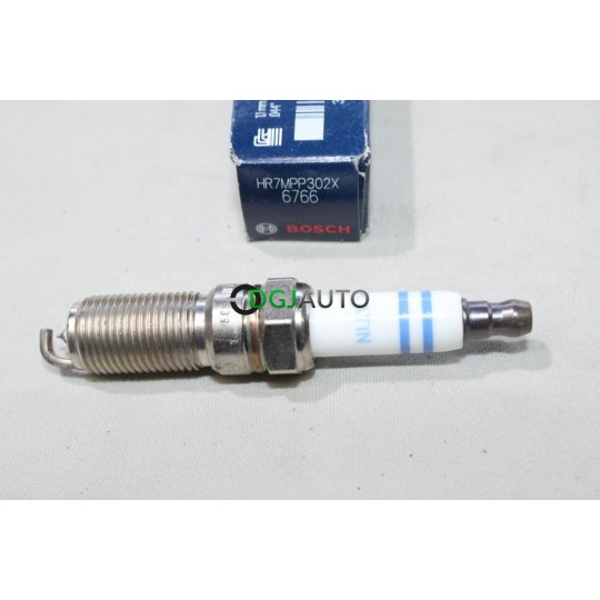 Lot 4 bougies allumage platinum Bosch 6766 HR7MPP302X 0242235767 pour jeep grand cherokee dodge charger challenger chrysler 300 