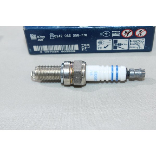 1 Bougie allumage moto Bosch UR09CC 0242065500 pour adly interceptor thunderbike 320 XCE aprilia sportcity scarabeo atlantic 