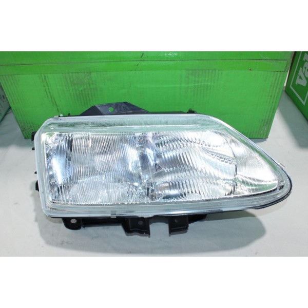 Phare projecteur avant droit Valeo 085311 pour renault laguna de 1994 à 1998 (PETIT ECLAT DE PLASTIQUE SUR FIXATION) espace 3 