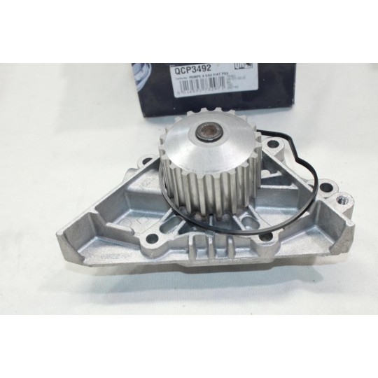 Pompe à eau avec joint Quinton Hazell QCP3492 pour lancia phedra zeta fiat scudo ulysse citroen C4 C5 C8 evasion jumpy xsara 