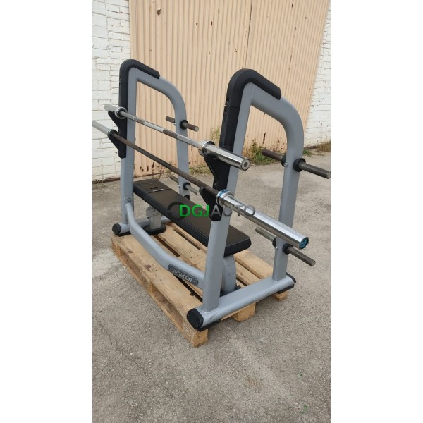 (Envoi nous consulter) 1 Banc de developpé couché allongé occasion Precor avec 1 barre olympique 20kg + 1 barre de bras banc