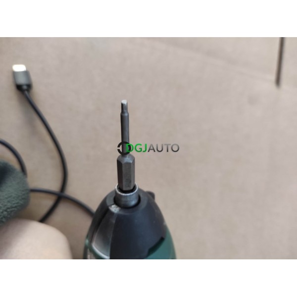 Visseuse occasion Bosch IXO 3603JA8001 avec son chargeur secteur excellent état