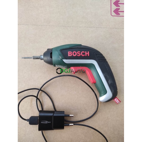 Visseuse occasion Bosch IXO 3603JA8001 avec son chargeur secteur excellent état