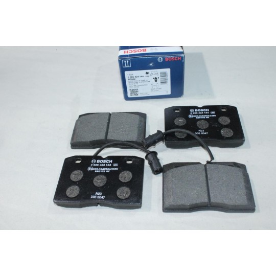 Lot 4 plaquettes de frein avant montage brembo Bosch BP062 0986424144 pour iveco daily 2 II 