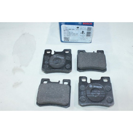 Jeu 4 plaquettes de frein arriere montage teves Bosch BP764 0986490260 pour mercedes 190 W201 classe C E S SL SLK W124 W126 