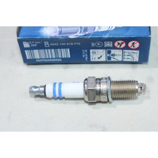 Jeu 4 bougies allumage Bosch YR6DES 79160 0242140519 pour alfa romeo mito chevrolet aveo spark daihatsu sirion terios fiat 