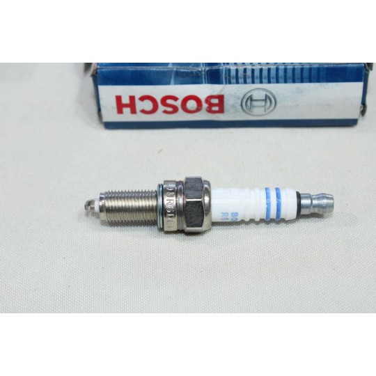 Lot 4 bougies allumage Bosch UR6DE 0242040502 pour alfa romeo 145 146 147 155 156 166 GT GTV spider 1.6 1.8 2.0 essence 