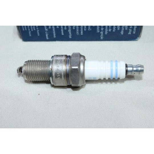 Lot 2 bougies allumage Bosch W6DC 79124 0241240611 pour moto scooter BMW R 65 guzzi MC 1000 Le mans V35 california quota morini 