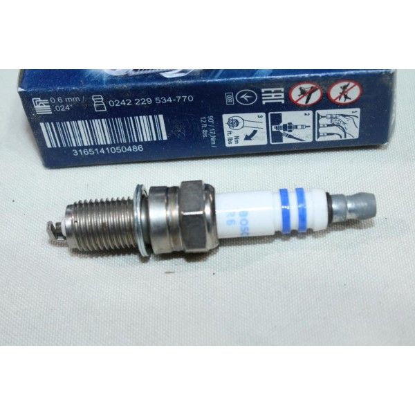 Lot 4 bougies allumage Bosch YR6DES 79160 0242140519 pour alfa romeo mito chevrolet aveo spark daihatsu sirion terios fiat 