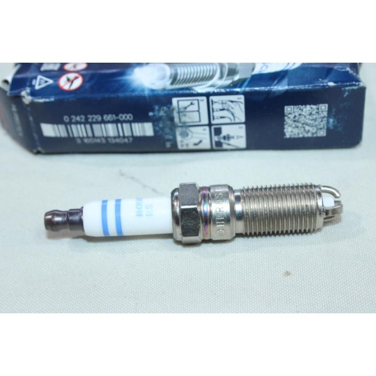 Jeu 2 bougies allumage Bosch HLR8STEX 0242229661 pour fiat croma 2 II opel vectra B C zafira A astra G speedster 2.2 essence 