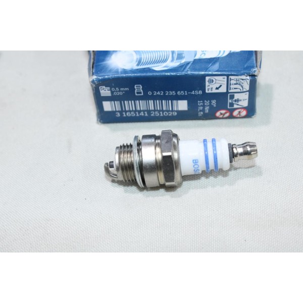 Bougie d'allumage tronconneuse debroussailleur tondeuse Bosch WSR7F 0242235351 pour suzuki équivalent BPMR6A 