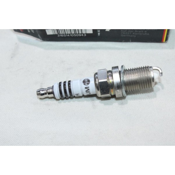 Lot 4 bougies allumage platinum Bosch FR7DP 4028 0242235556 pour alfa romeo 33 75 145 146 147 155 156 164 166 GTV spider audi 