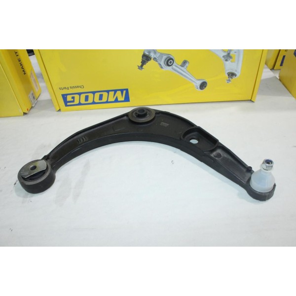 Triangle bras de suspension avant droit Moog RE-WP-0341 pour renault safrane 1 