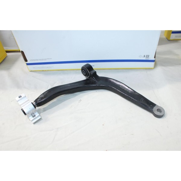 Triangle bras de suspension droit Moog PE-TC-0219 pour peugeot 406 