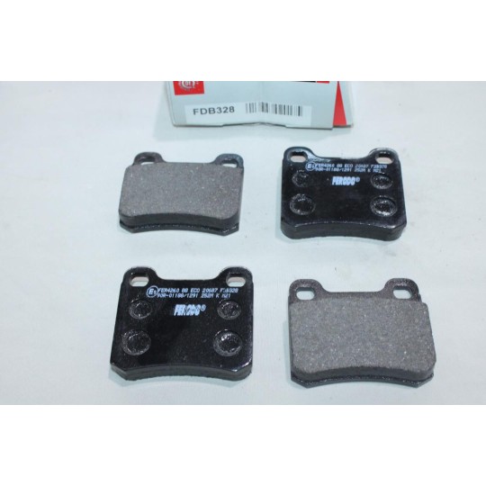Jeu 4 plaquettes de frein arriere montage teves Ferodo FDB328 pour mercedes 190 W201 