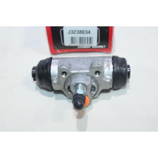 Cylindre de roue frein arriere gauche Nipparts J3238034 pour suzuki SJ410 SJ413 samurai 