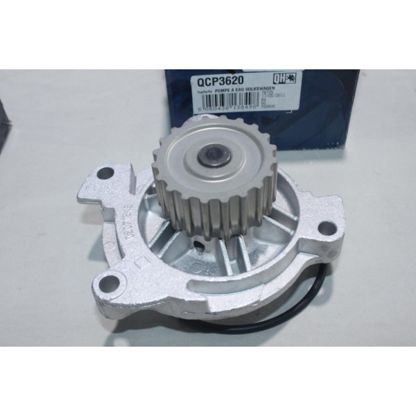 Pompe à eau + joint Quinton Hazell QCP3620 pour audi A6 100 volkswagen transporter T4 LT28-35 LT28-46 LT40-55 crafter 2.4D 