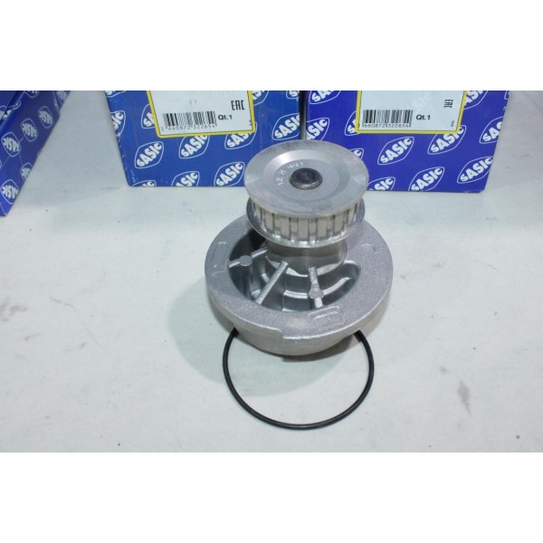 Pompe à eau + joint Sasic 9001077 OEM 1334070 pour opel ascona B C kadett D E corsa A 1.3 essence 