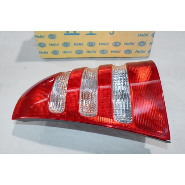 Feu lanterne arriere droit (angle cassé) Hella 2VP008048-061* pour mercedes classe C break S203 W203 