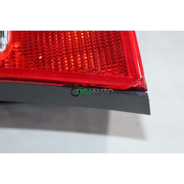Feu lanterne arriere droit (angle cassé) Hella 2VP008048-061* pour mercedes classe C break S203 W203