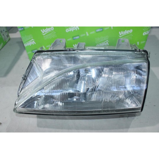 Phare projecteur avant gauche (patte de fixation cassé puis réparé sans réclamation) Valeo 087309 pour peugeot 806 partir de 
