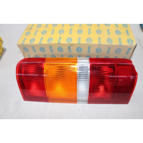 Feu lanterne arriere droit (angle cassé) Hella 2VP354034-021* pour ford transit 3 4 III IV 