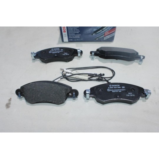 Lot 4 plaquettes de frein avant montage bendix Bosch 0986424598 BP340 pour citroen C5 