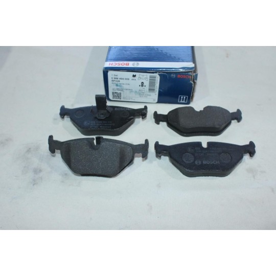 Jeu 4 plaquettes de frein arriere montage teves Bosch BP228 0986494009 pour BMW serie 5 E39 