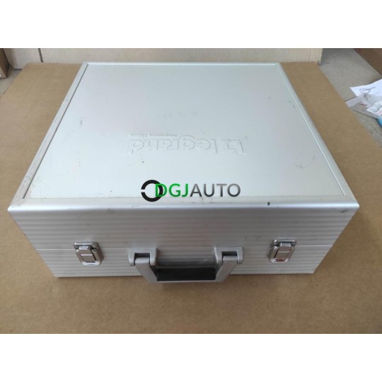 Malette valise aluminium de démonstration Legrand electricité avec plaques interrupteur prise (petits pocs voir photo)