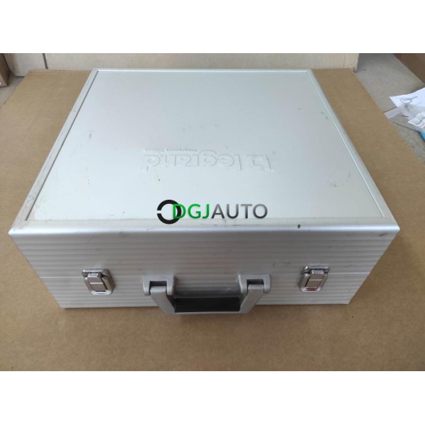 Malette valise aluminium de démonstration Legrand electricité avec plaques interrupteur prise (petits pocs voir photo)