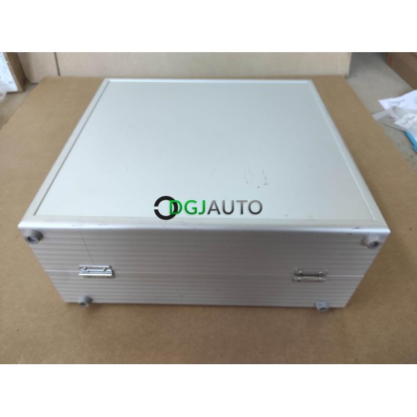 Malette valise aluminium de démonstration Legrand electricité avec plaques interrupteur prise (petits pocs voir photo)