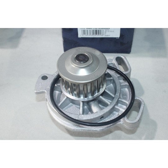 Pompe à eau avec joint Quinton Hazell QCP2925 pour volkswagen transporter T4 2.5 essence 2.4D 2.4 D diesel 