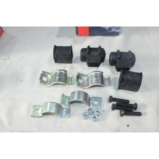 Kit 4 silents bloc avec 4 etriers de fixation barre stabilisatrice Quinton Hazell EMBK2064 pour renault 19 R19 megane 1 dont 