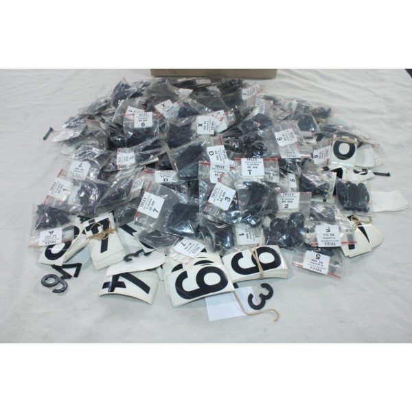 Lot plus de 1400 autocollants reglettes plastique chiffres et lettres (voir photo pour les modeles de lettres et chiffres) 