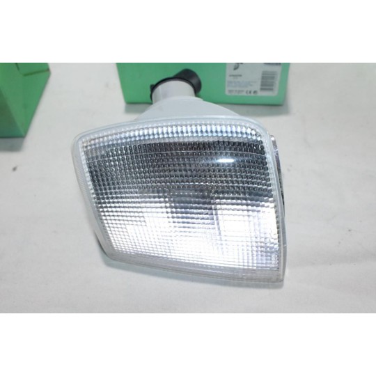 Feu clignotant avant gauche Valeo 084560 pour seat ibiza de 1991 à 1993 
