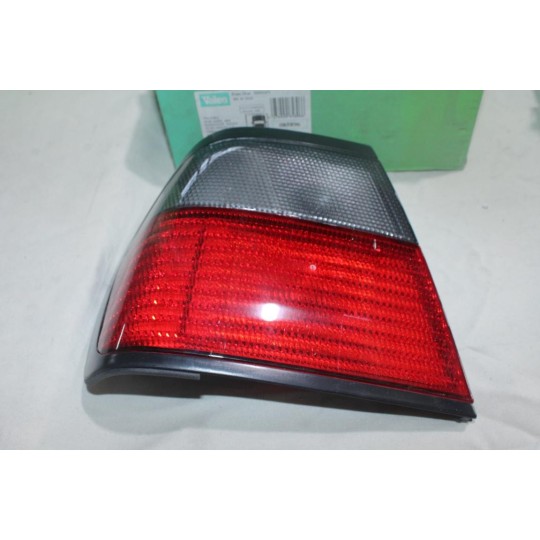 Feu lanterne arriere gauche Valeo 085896 pour nissan primera P10 