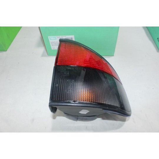 Feu lanterne arriere droit Valeo 084755 pour renault safrane 