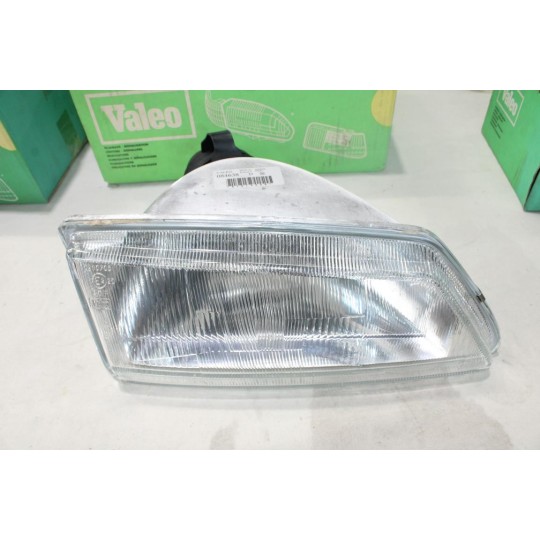 Phare projecteur avant droit H4 Valeo 084638 pour peugeot 106 de 1991 à 1996 