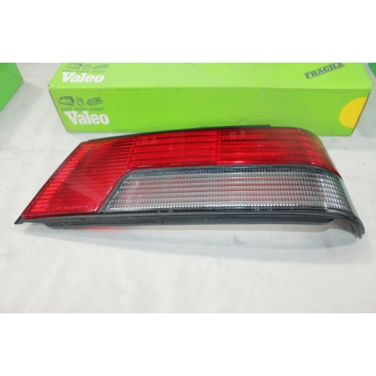 Cabochon de feu arriere droit Valeo 083628 pour peugeot 405 