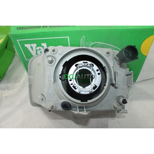 Phare projecteur avant droit Valeo 084646 pour renault express de 1991 à 1994