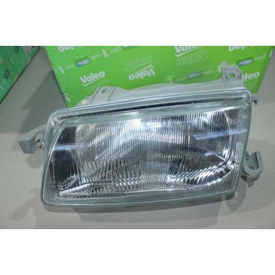 Phare projecteur avant gauche (patte fixation reparer sans réclamation) Valeo 085658* pour opel astra F de 1994 à 1998 