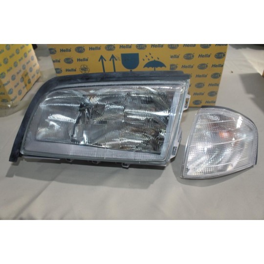 Phare projecteur avant gauche + clignotant Hella 1EJ008040-031 pour mercedes classe C W202 de 1993 à 1996 