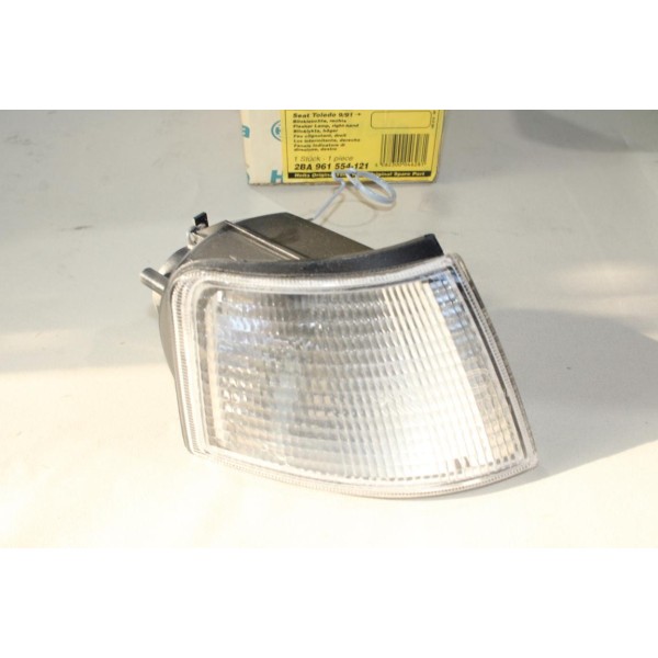 Feu clignotant avant droit Hella 2BA961554-121 pour seat toledo partir de 1991 