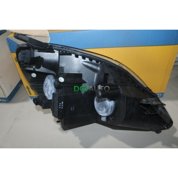 Phare projecteur avant gauche Magneti Marelli LPM382 710301214207 0301214207 pour opel zafira B (voir photo fixation cassé)