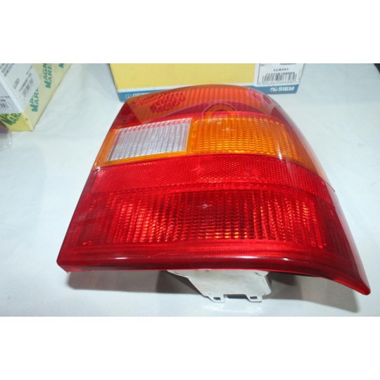 Feu lanterne arriere droit Magneti Marelli LLA591 712128760009 pour opel vectra A 