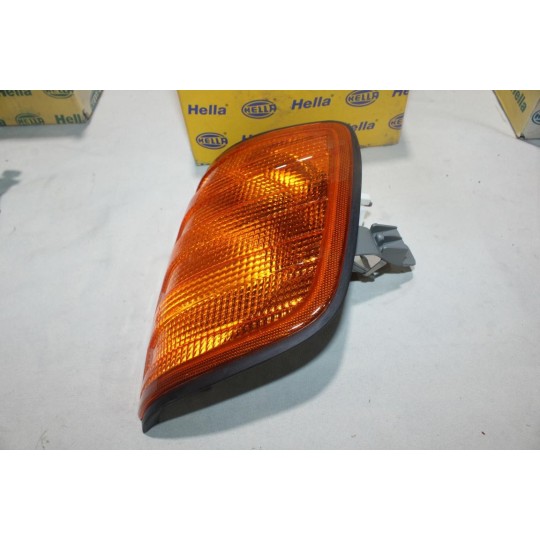 Feu clignotant avant gauche Hella 9EL129615-021 pour mercedes classe E W124 