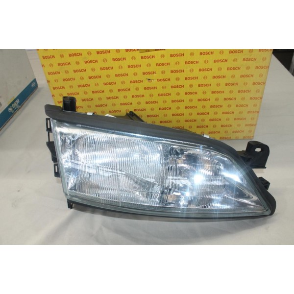 Phare projecteur avant droit (1 plastique cassé voir photo) Bosch 0318077224 pour opel vectra B 